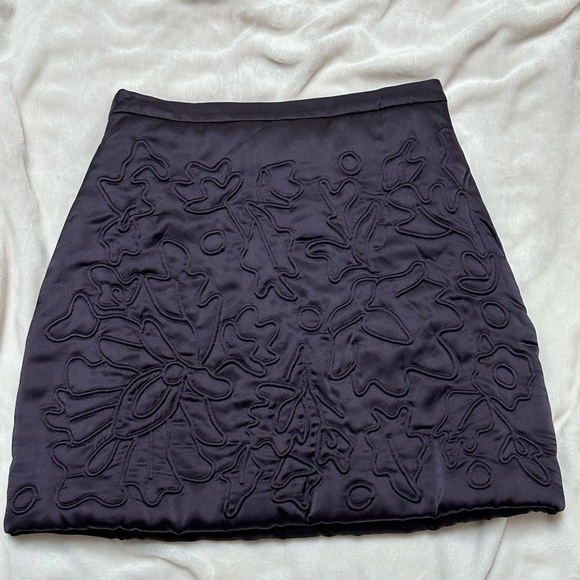 TOPSHOP Quilted Winter Miniskirt Black Satin Floral Design Side Zipper Lined - Picture 2 of 10